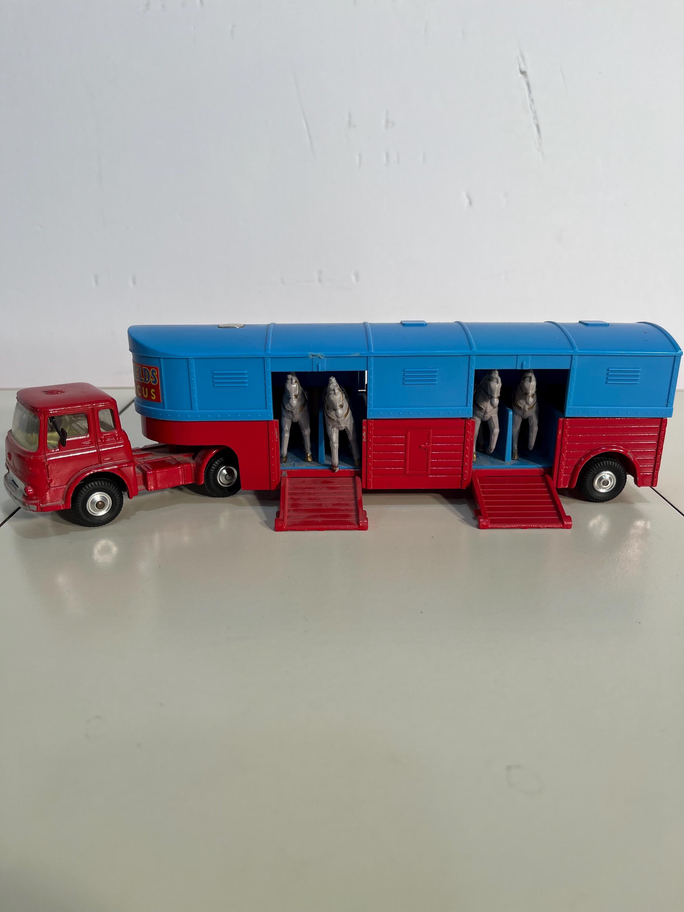 コーギーCHIPPERFIELDS ミニカーセット サーカステーマ 4台セット CORGI (コーギ) ミニカー CHIPPERFIELDS CIRCUS CAMEO