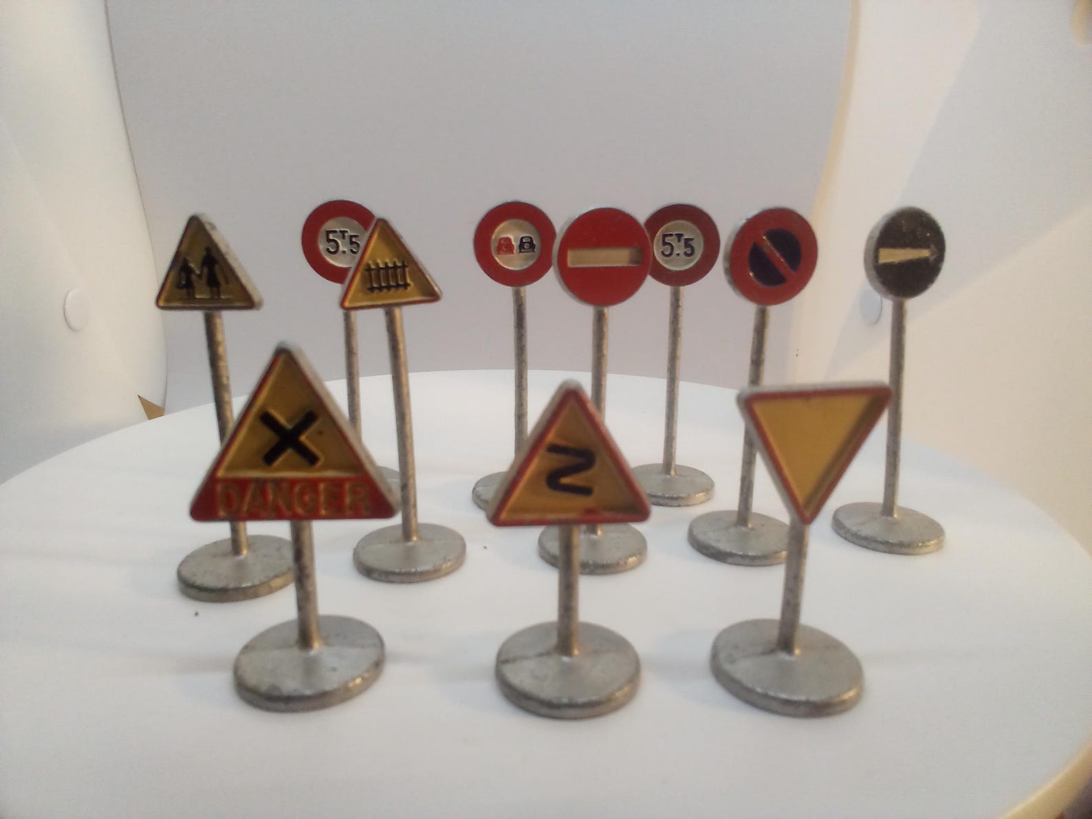 Vintage Dinky International Road Signs #770. Excellent Shape, 11 in ...