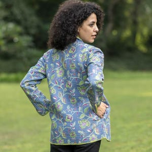 Reversible Spring Jacket Java Riviera Voile | Vibrant Blue, Green and Purple Floral Print | Light Green & Dark Green Accent Design
