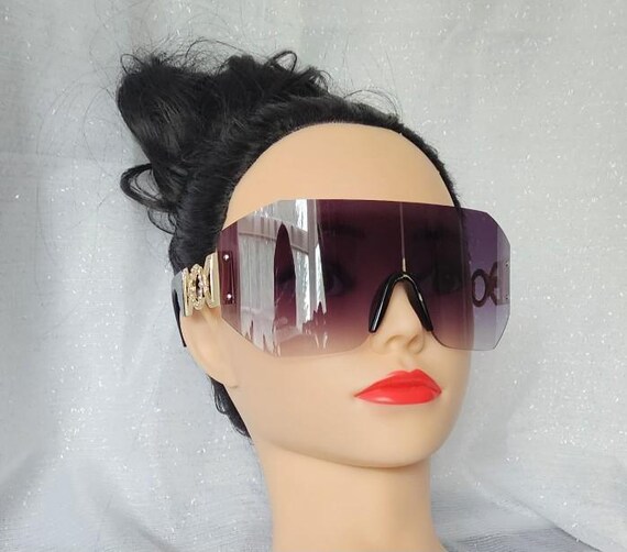 Classic Style Sun Party Glasses, a bold, in-your-face meets cutting-edge design. Celebrity Sunglasses