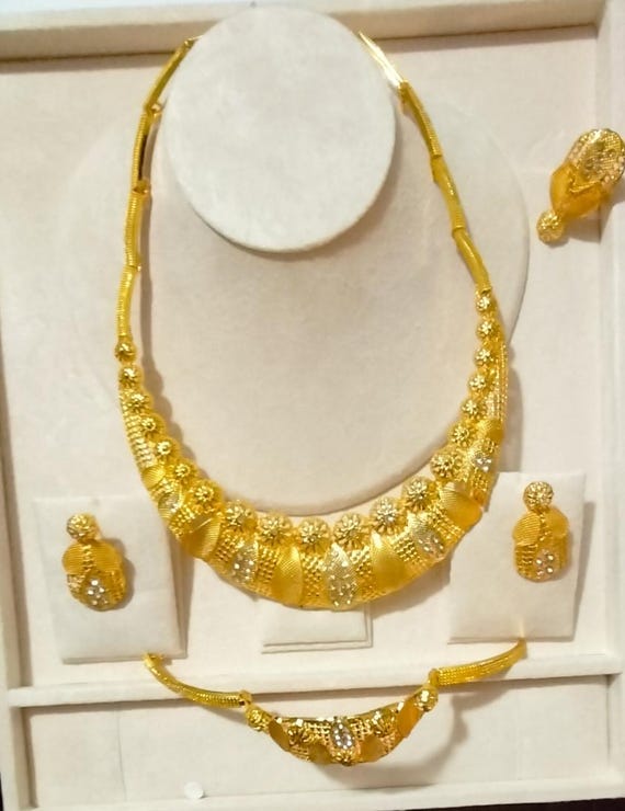 Bold And Beautiful Elegant Celebrity 24 Karat Italian Gold Necklace Jewellery Set