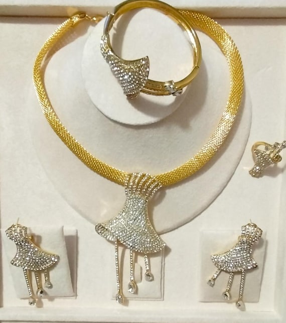 24K Sparkling Luxury Baguette High Quality AAAA+ Cubic Zirconia Diamonds 4 piece Bridal jewellery Set.