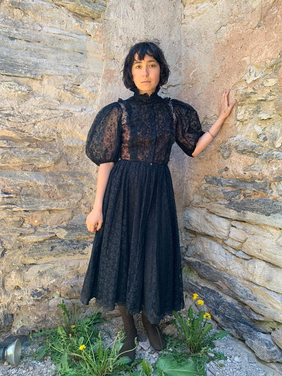 Lace Dress with Balloon sleeve
