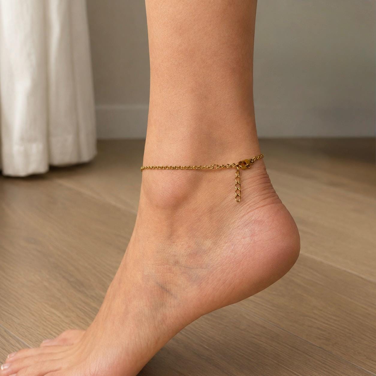 Personalized gold stainless steel initial letter anklet with custom charm for beach wear