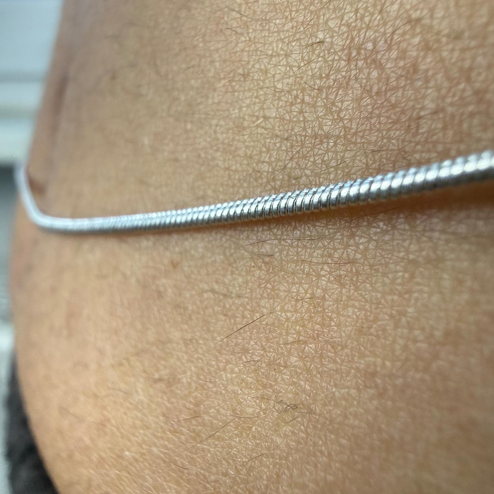 Delicate layered silver belly chain in stainless steel, minimalist waist accessory for beach and everyday wear