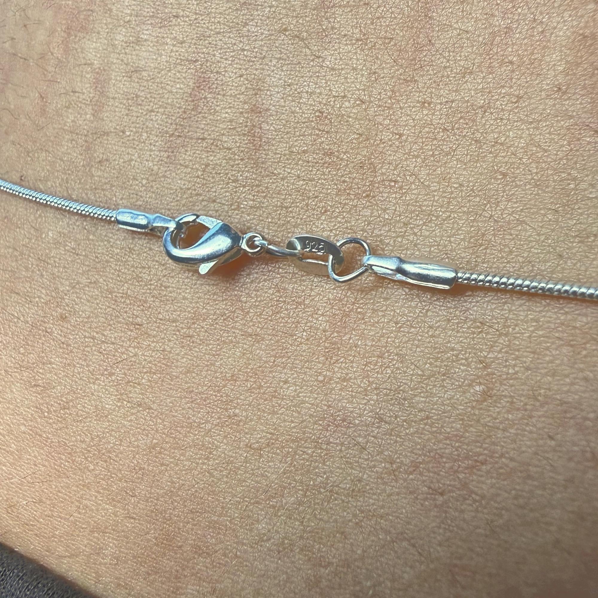 Delicate layered silver belly chain in stainless steel, minimalist waist accessory for beach and everyday wear