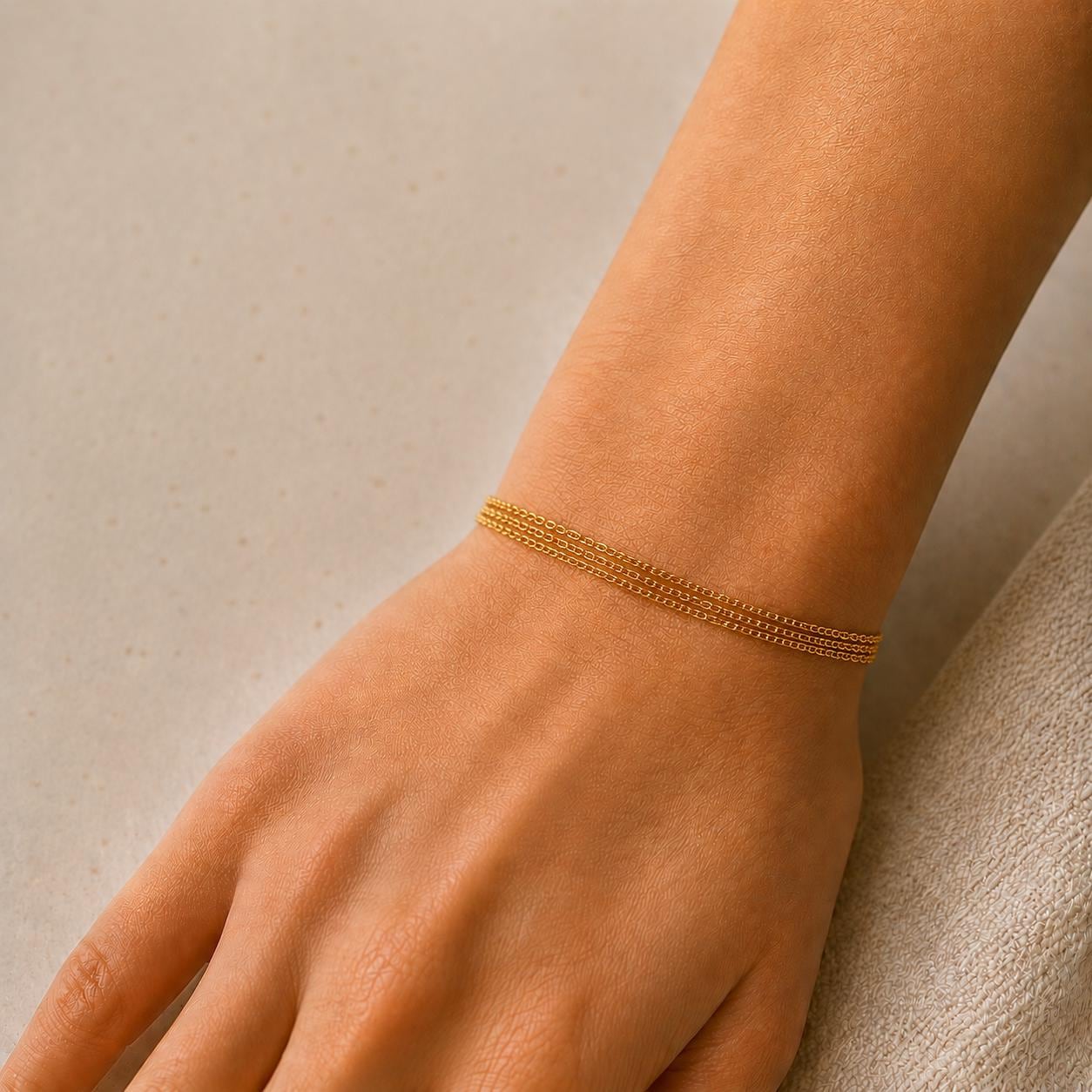Dainty gold stainless steel chain bracelet for everyday wear, waterproof and tarnish-resistant layering jewelry