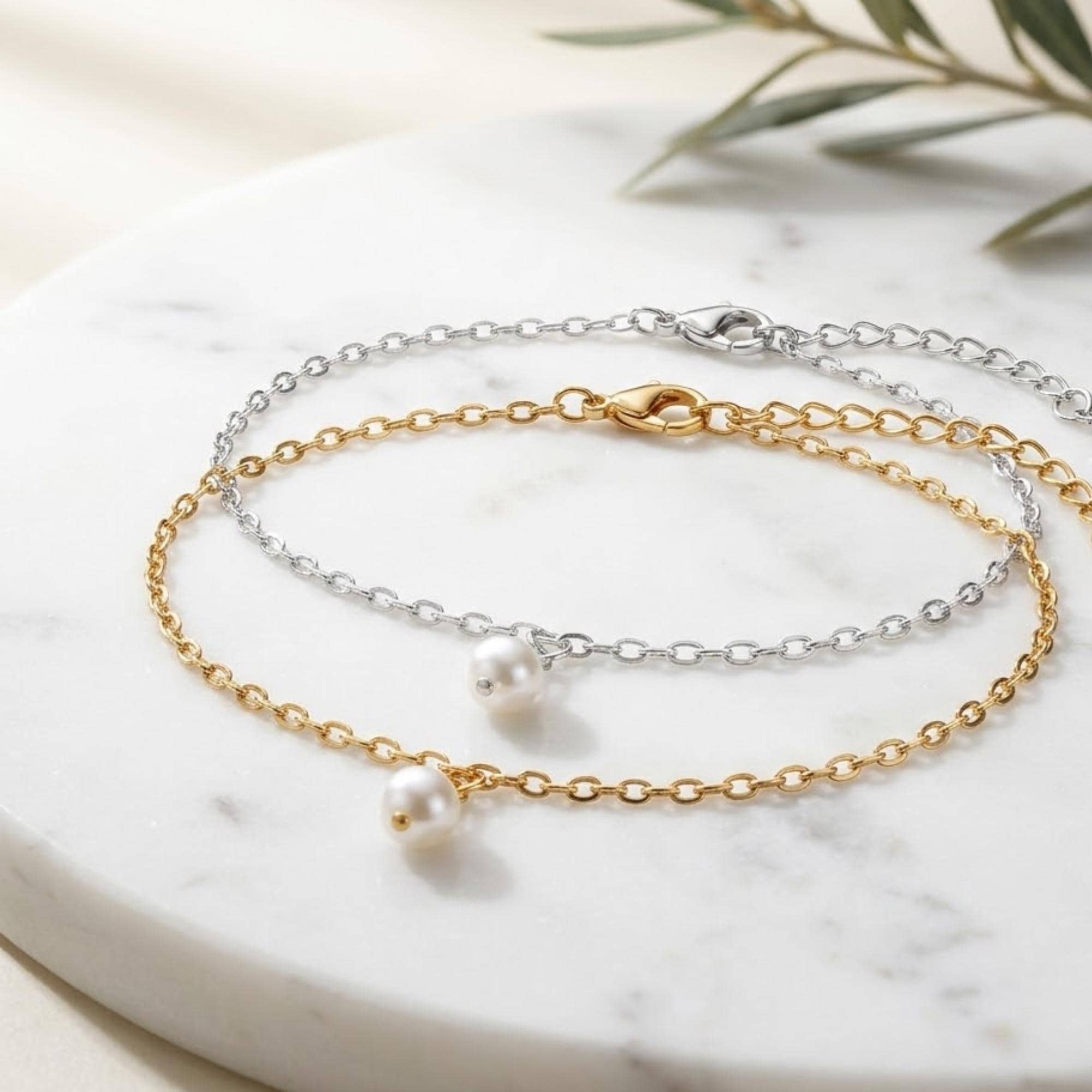 Delicate gold stainless steel beach anklet with pearl accents, elegant ankle bracelet for everyday wear