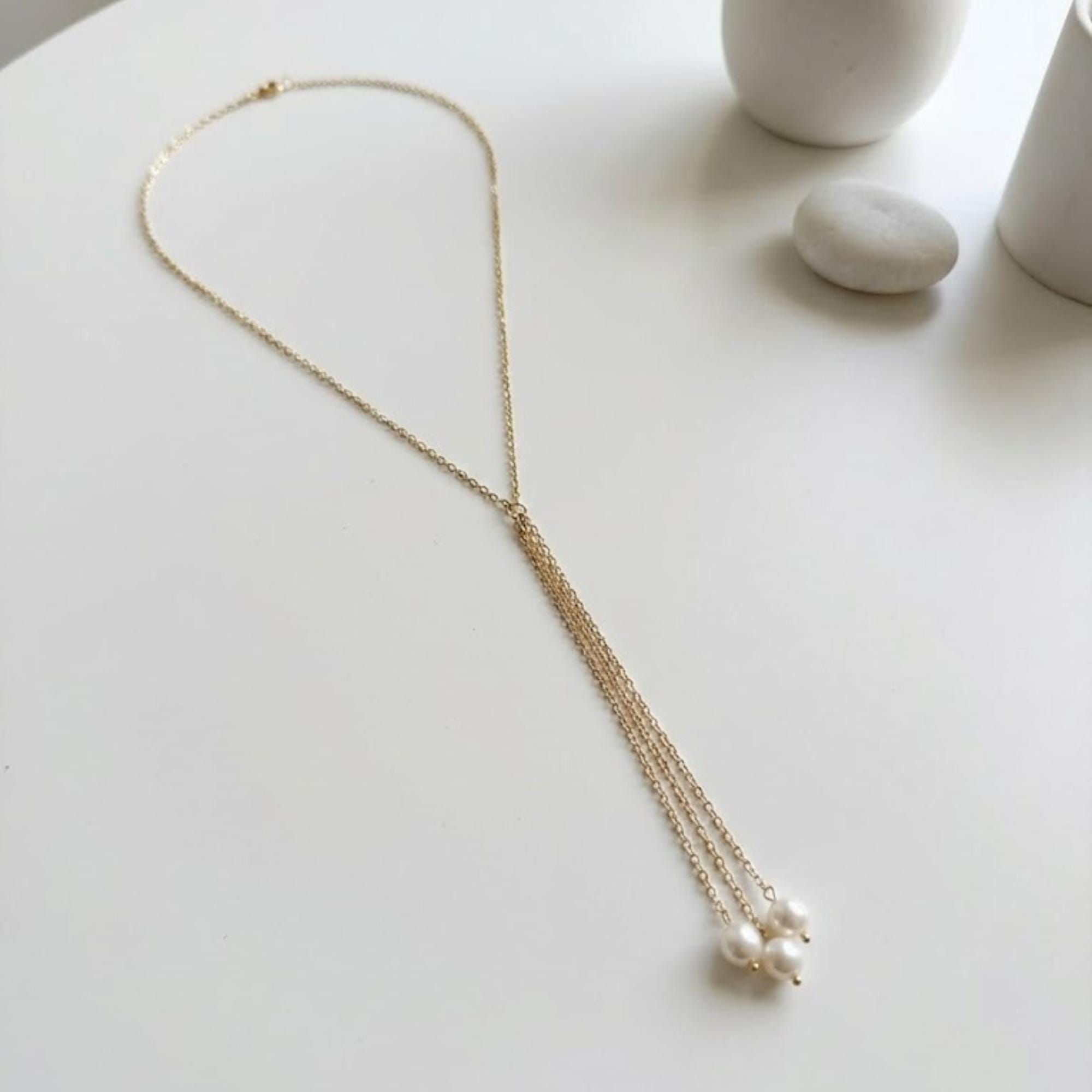Reversible pearl lariat back chain in gold stainless steel, versatile front necklace or open-back body jewelry for women