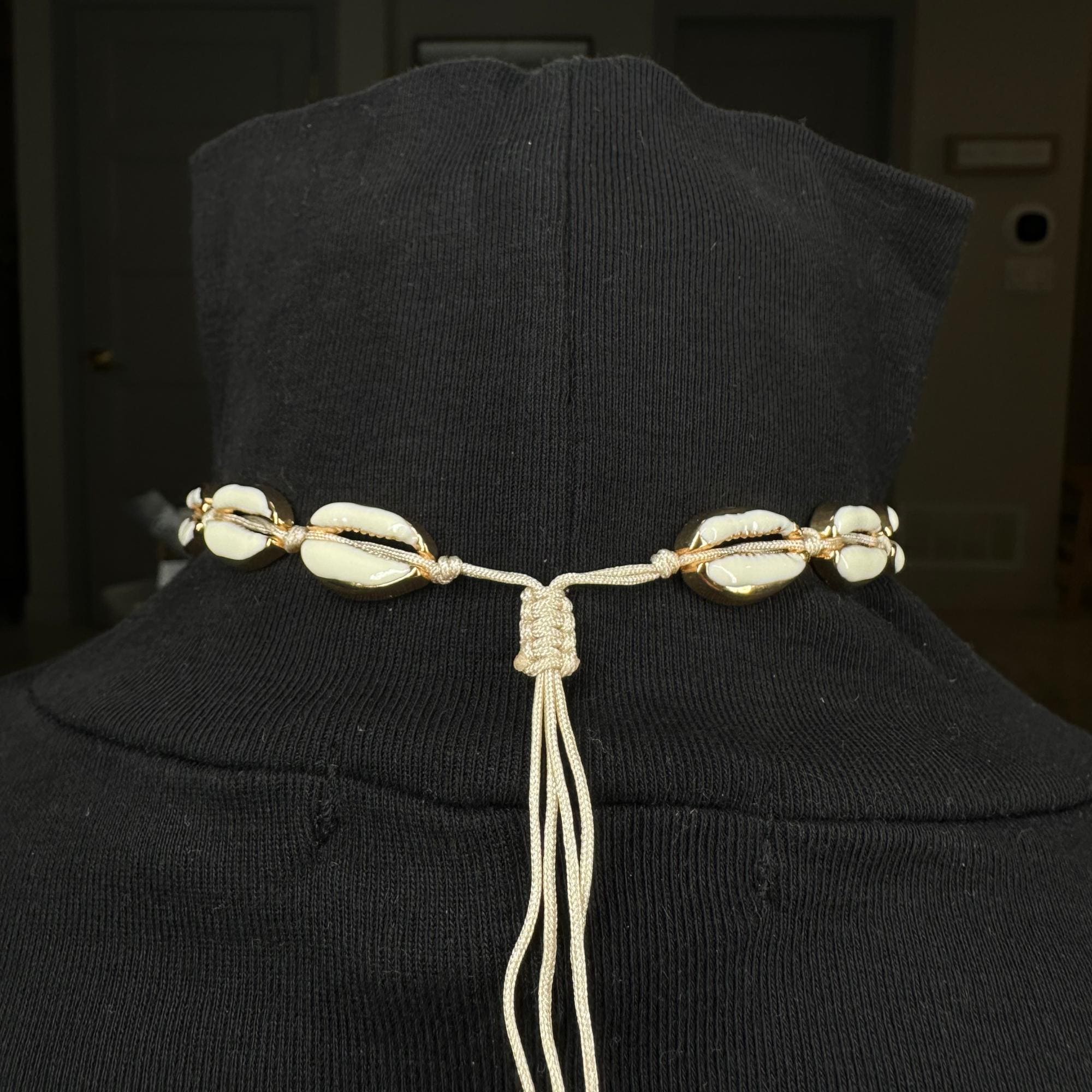 Boho shell choker necklace in stainless steel with cowrie shells, perfect delicate beach accessory for coastal style