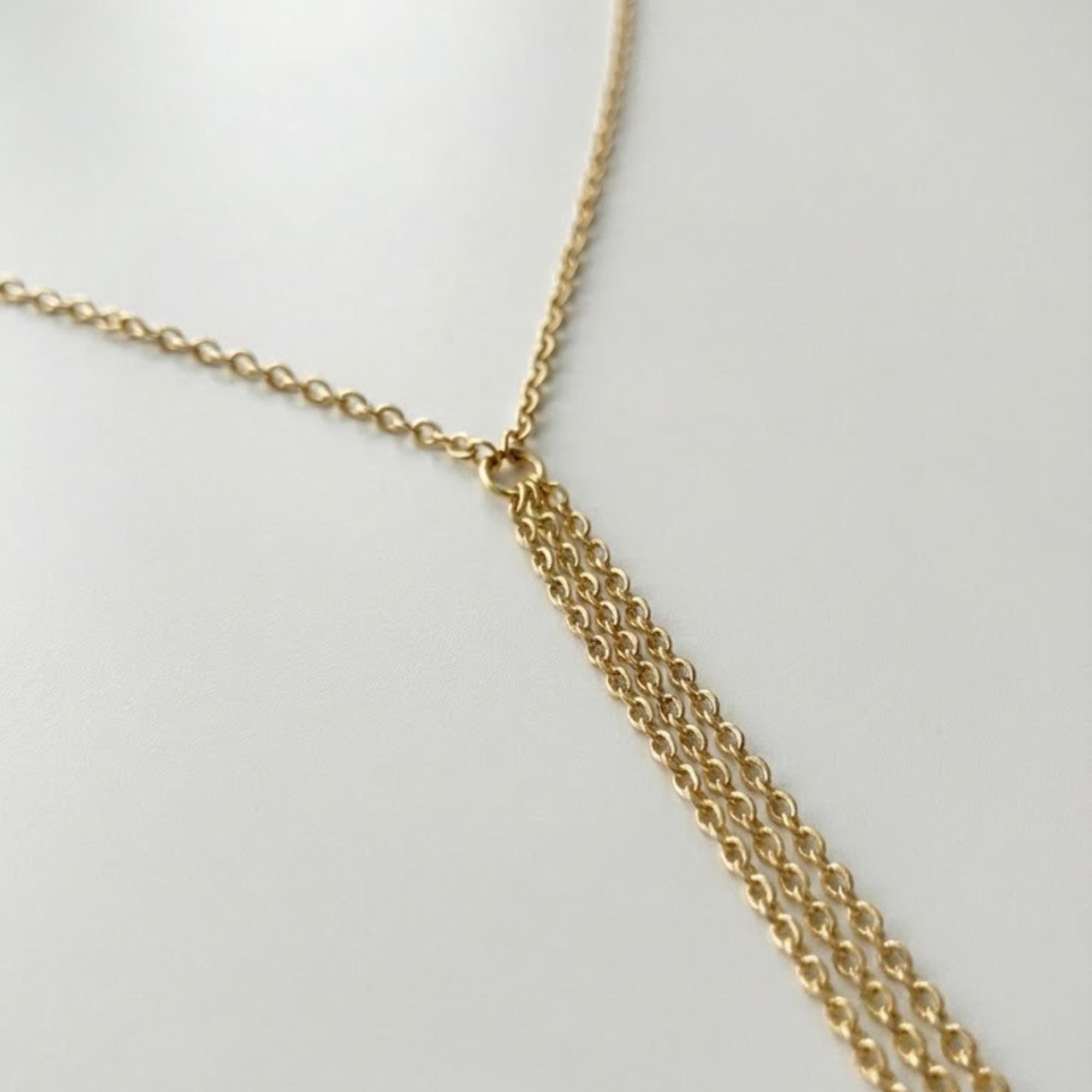 Reversible pearl lariat back chain in gold stainless steel, versatile front necklace or open-back body jewelry for women