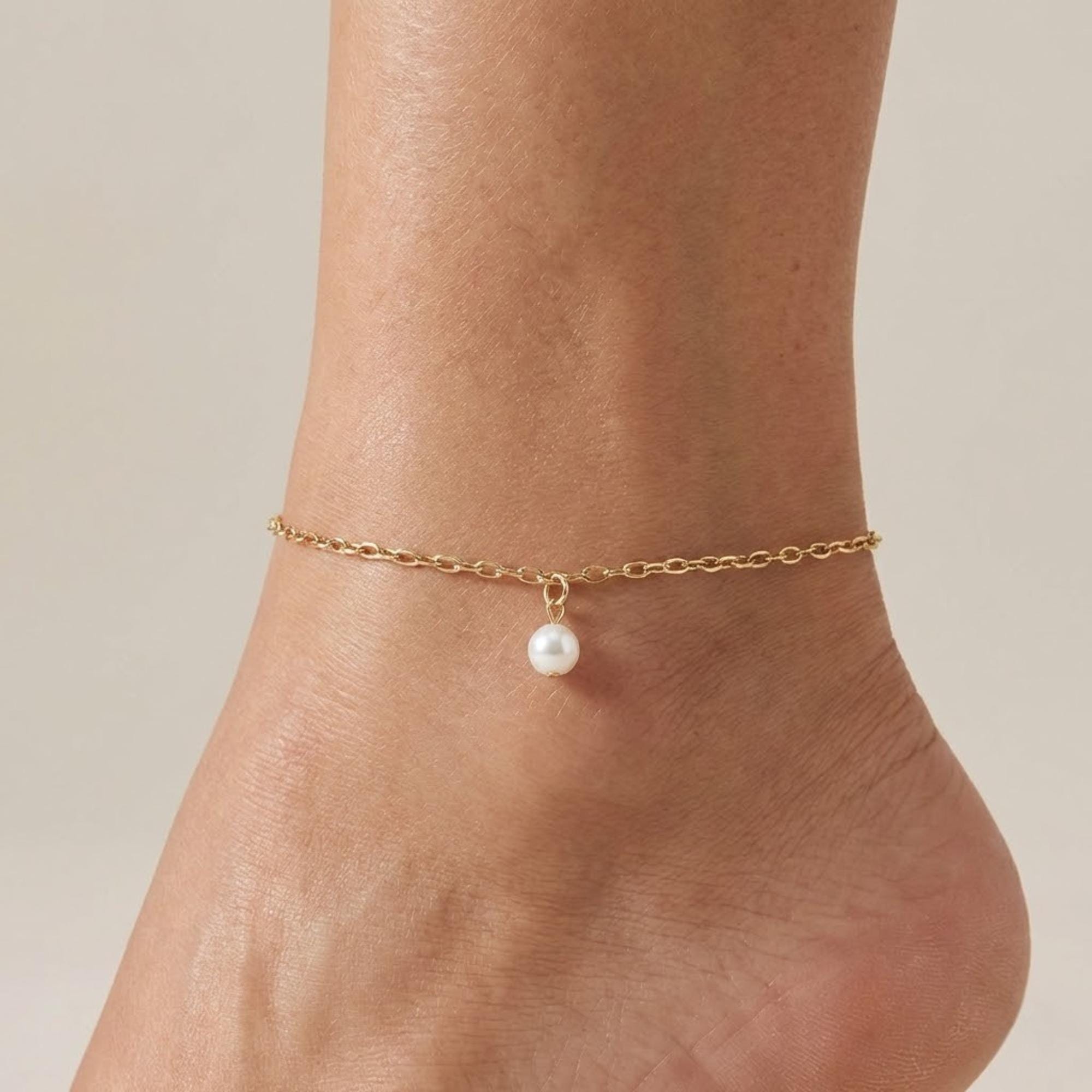 Delicate gold stainless steel beach anklet with pearl accents, elegant ankle bracelet for everyday wear