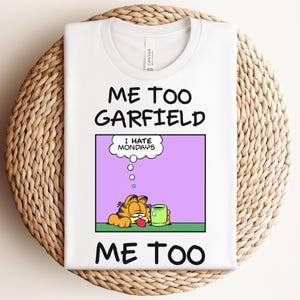 ガーフィールド「I Hate Mondays」Tシャツ、ガーフィールド「Me Too」Tシャツ、コミックパネルTシャツ、疲れた猫のユーモアTシャツ、共感できる「Lazy Monday」ミームTシャツ