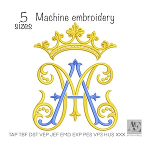 Puede incluir: Diseño de bordado a máquina con una corona dorada sobre letras entrelazadas azules y doradas. El diseño incluye el texto "5 tamaños" y abreviaturas de formatos de archivo. El logotipo de "AE embroidery" está en la esquina inferior derecha.