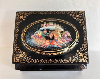 ロシアのパレフ漆器箱「スネグーラチカ」ロシアの雪娘、手描き