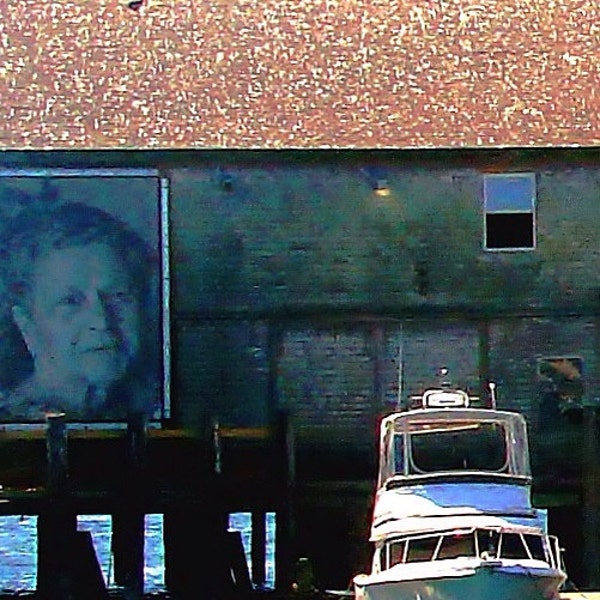 Portret van een verloren vissers moeder, op een oud Vishuis, aan de rand van Cape Cod Bay, Truro/Provincetown