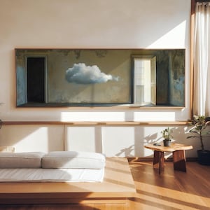 Peut inclure: Une grande œuvre d'art rectangulaire encadrée représente une scène surréaliste avec un nuage émergeant d'un mur entre deux portes. La peinture a une palette de couleurs sourdes avec un cadre marron clair et est exposée dans un espace de vie moderne.