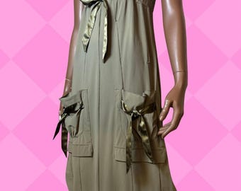MC Planet Fatigue Grünes Midikleid mit Satinschleifenakzenten im Militärstil M