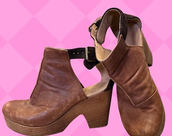 Free peopleBrown Leather Platform Heeled clogs with Buckle Strap size 8.5 US