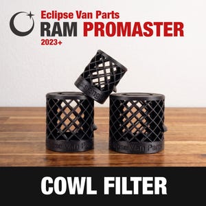 以下が含まれることがあります： 2023年以降のRAM ProMasterバン用ブラック円筒形カウルフィルター3個。各フィルターは格子状のパターンで、Eclipse Van Partsの文字が刻印されており、1つにはPassengerという単語が明記されています。