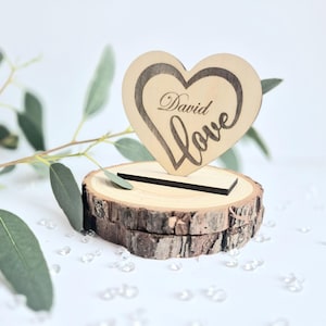Nomes de lugares de casamento em forma de coração de madeira, configuração de lugar personalizada gravada, lembranças ou lembranças de casamento, configuração de lugar para festa