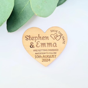 Herz aus Holz Save the Date Kühlschrankmagnet, rustikale personalisierte Hochzeitseinladung, Hochzeit Andenken, benutzerdefinierte Save the Date Magnete