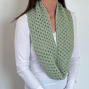 Infinity Loop Cowl - Crochet Cowl - Women&#39;s Cowl - Teen Cowl