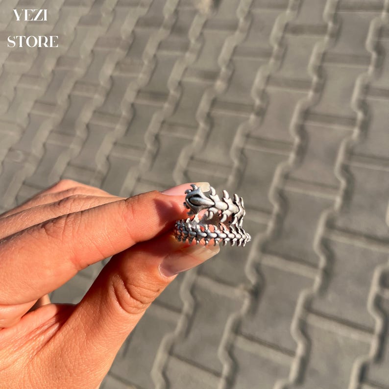 alien ring, gothic ring, centipede ring, fantasy ring, dragon ring, scales ring, gothic jewelry, goth ring, keel spine ring, fidget ring, halloween ring, punk ring, witchy jewelry, halloween ring, halloween jewelry, gift for him, gift for her