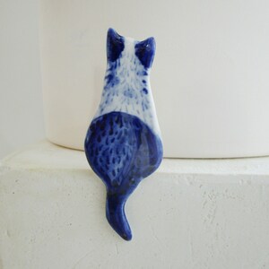 Cat  Brooch - Handpainted Delft blue porcelain Brooch