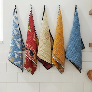 Juego de 5 paños de cocina Kantha: paños de cocina vintage de algodón hechos a mano, coloridos y con lazo para colgar, suaves y duraderos, surtidos.