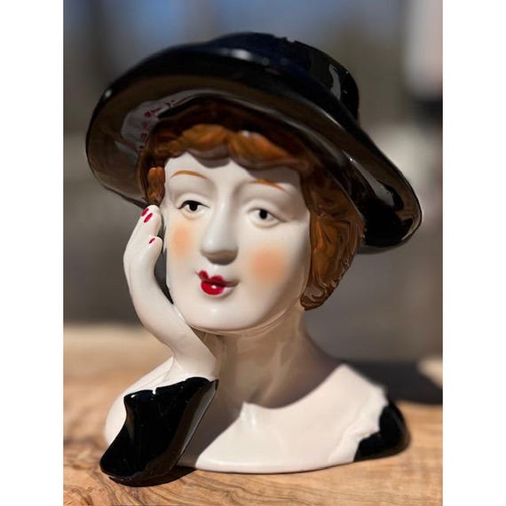 ビンテージ　レディヘッドベース　白い帽子を被った女性の陶器製の置物花瓶 ビンテージ レディヘッドベース 白い帽子を被った女性の陶器製の置物