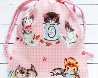 Retro Kittens Pastel Pink Pouch, Vintage Look Valentine's Day Drawstring Pouch, Kawaii Retro Animals