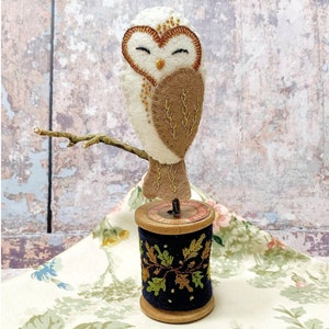 Sleepy Felt Owl Ornament on Wooden Bobbin, Spool, Reel pdf embroidery and sewing pattern instant download