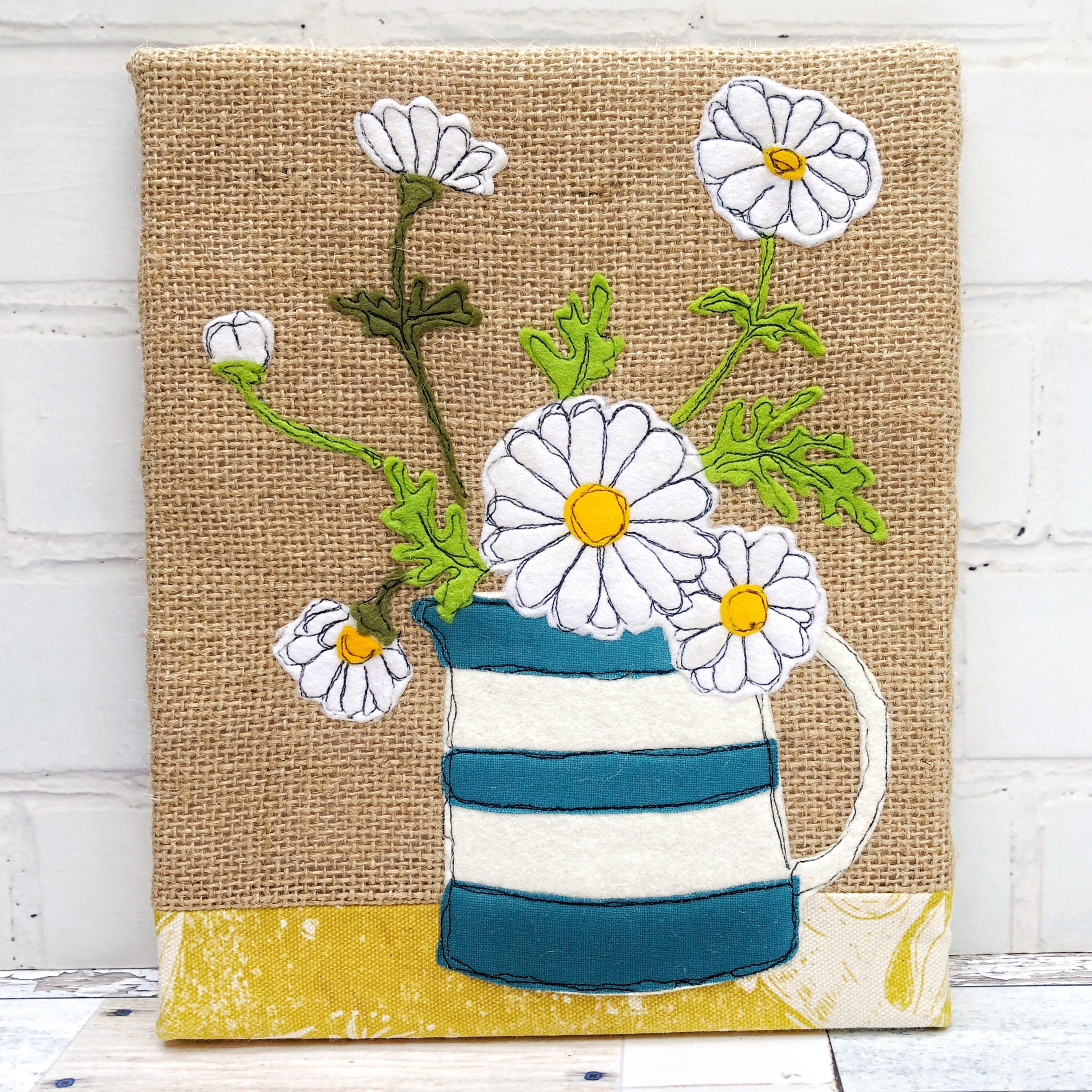 Patchwork Iris by Jenny Parson アートフレーム付き Treasured Threadz™ Patchwork Fabric Panel - Roses & Daises