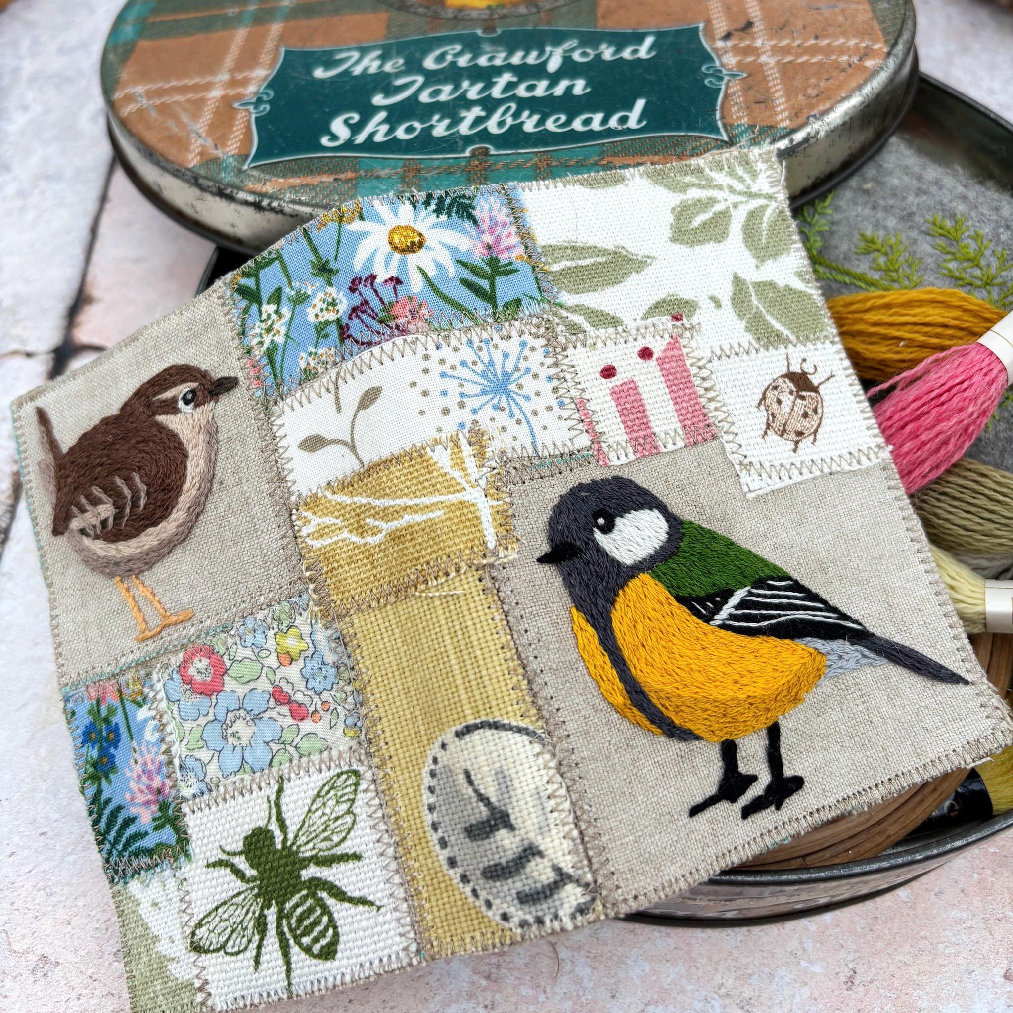 Ancienne Broderie Crewel Fait Main – Campagne Anglaise – Tapisserie Murale Vintage