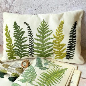 Handbroderimönster för ormbunkar: Botaniskt kuddfodral (digital nedladdning)