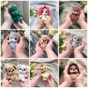 Może przedstawiać: Kolekcja ręcznie robionych lalek amigurumi na szydełku, przedstawiających różne zwierzęta, w tym smoka, jednorożca, misia, kota, psa i lwa. Każda lalka trzymana jest w dłoniach, co ukazuje szczegółowe rzemiosło i miękkie faktury. Kolory: zielony, różowy, brązowy, szary i biały.