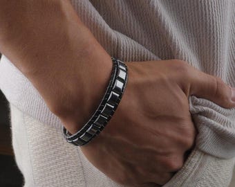 Pulsera de hematita y cuero genuino para hombre, piedra preciosa hipoalergénica duradera y certificada.