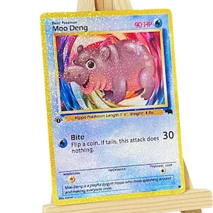 Moo Deng Pokemon Niestandardowa Karta Wielkanoc Urodziny Rocznica Propozycja Ślub Panna Młoda Pan Młody Zaręczyny TCG Zaproszenie Zabawny Prezent dla Niego/Niej