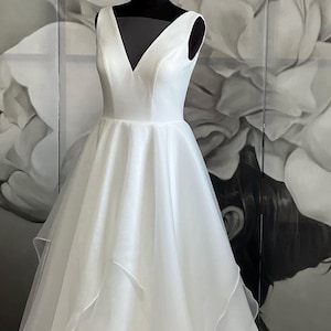 idelle v-neck organza back silk wedding dress V-neckline Slim Wedding Dress with Draped Backless loveangeldress