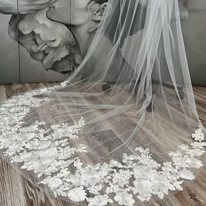 Elegant floral lace veil, Floral lace veil Wedding veil with floral lace, Handmade wedding veil, Lace floral veil with crest, Custom veil