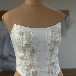Bridal Corset Top – Strapless Wedding Bustier with Beads & Lace Appliqué | Optional Crystal Chains