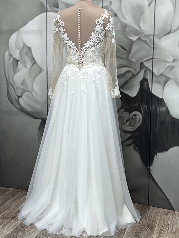Elegant Long Sleeve Wedding Dress with Lace Appliqu, Tulle Skirt & Illusion Back, A-Line Bridal Gown, Boho Romantic Ivory Dress Elegant Long Sleeve Wedding Dress with Lace Appliqu, Tulle Skirt & Illusion Back, A-Line Bridal Gown, Boho Romantic Ivory Dress
