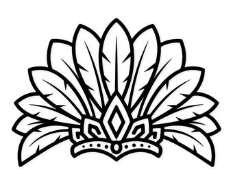 Peut inclure: Illustration en noir et blanc d'une coiffe. Le motif présente des plumes stylisées disposées en éventail au-dessus d'une couronne avec un losange central et de petits accents circulaires. L'image est une conception graphique.