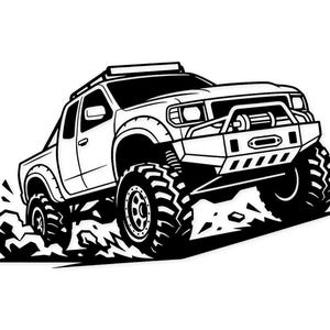 Op de afbeelding: Zwart-wit illustratie van een off-road pick-up truck. De truck heeft grote off-road banden, een voorbumper met een lier en een daklichtbalk. De truck wordt afgebeeld terwijl hij over ruw terrein rijdt, met opspattend vuil.