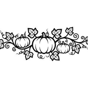 Puede incluir: Ilustración en blanco y negro de tres calabazas conectadas por vides y hojas. Las calabazas son de diferentes tamaños, la más grande en el centro. Las vides tienen zarcillos rizados y hojas detalladas, creando un tema otoñal.