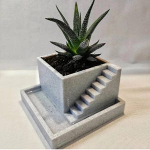 Självbevattnande kruka med trappor i stenutseende, 3D-tryckt PLA