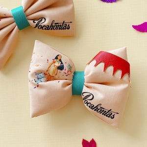 Kokarda do włosów Pocahontas; Spinka do włosów Księżniczki; Akcesoria do włosów Pocahontas, Ręcznie robiona kokarda inspirowana motywem Księżniczki Disneya, Kokarda do włosów w kształcie poduszki