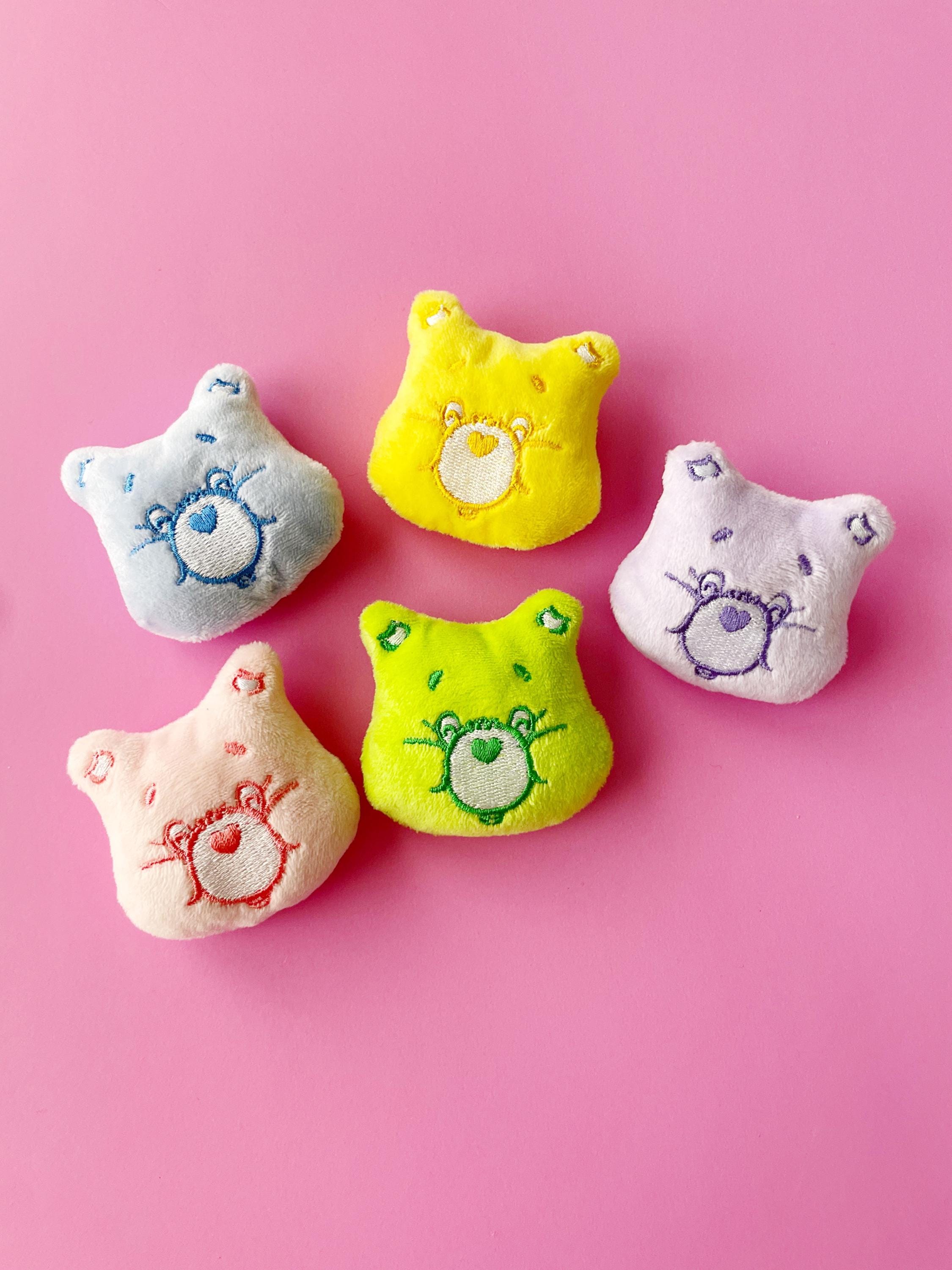 ぬいぐるみケアベアヘアクリップ：レインボーふわふわリボン - Etsy 日本