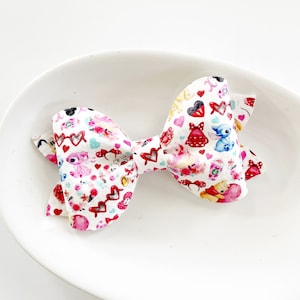 Disney Hair Bow, Disney Inspired Hair Bow, Disney Doodle Hair Bow, Smooth Faux Leather Hair Bow, Vegan Leather Hair Bow, WDW Hair Clip